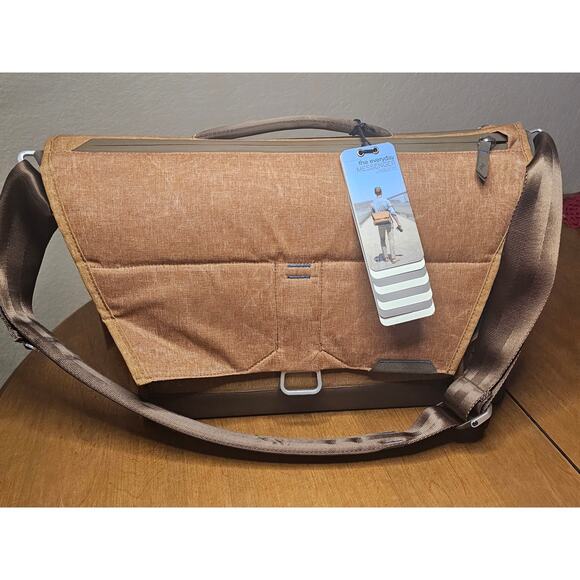NEW Peak Design Everyday Messenger Bag 15" V1 Discontinued Color Heritage Tan - Picture 5 of 12